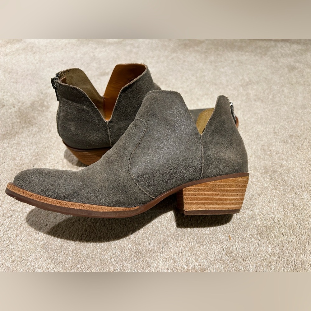 Suede Kork-Ease western booties in Grey distressed suede, never worn